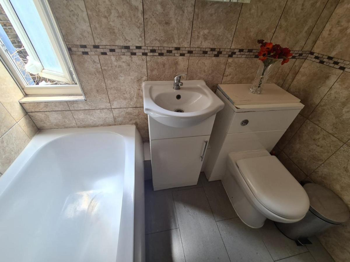 "Bright & Spacious" 3 Bedroom Flat By Kings Cross, St Pancras Station!!!!64 Londra Exterior foto